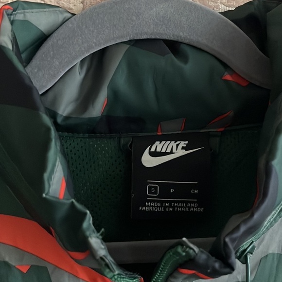 NIKE NSW CAMO WINDBREAKER size small - Picture 7 of 14